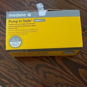 Medela Yellow and Gray Pump In Style